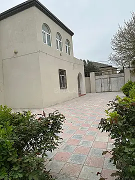 Satılır 9 otaqlı həyət evi 240 m²