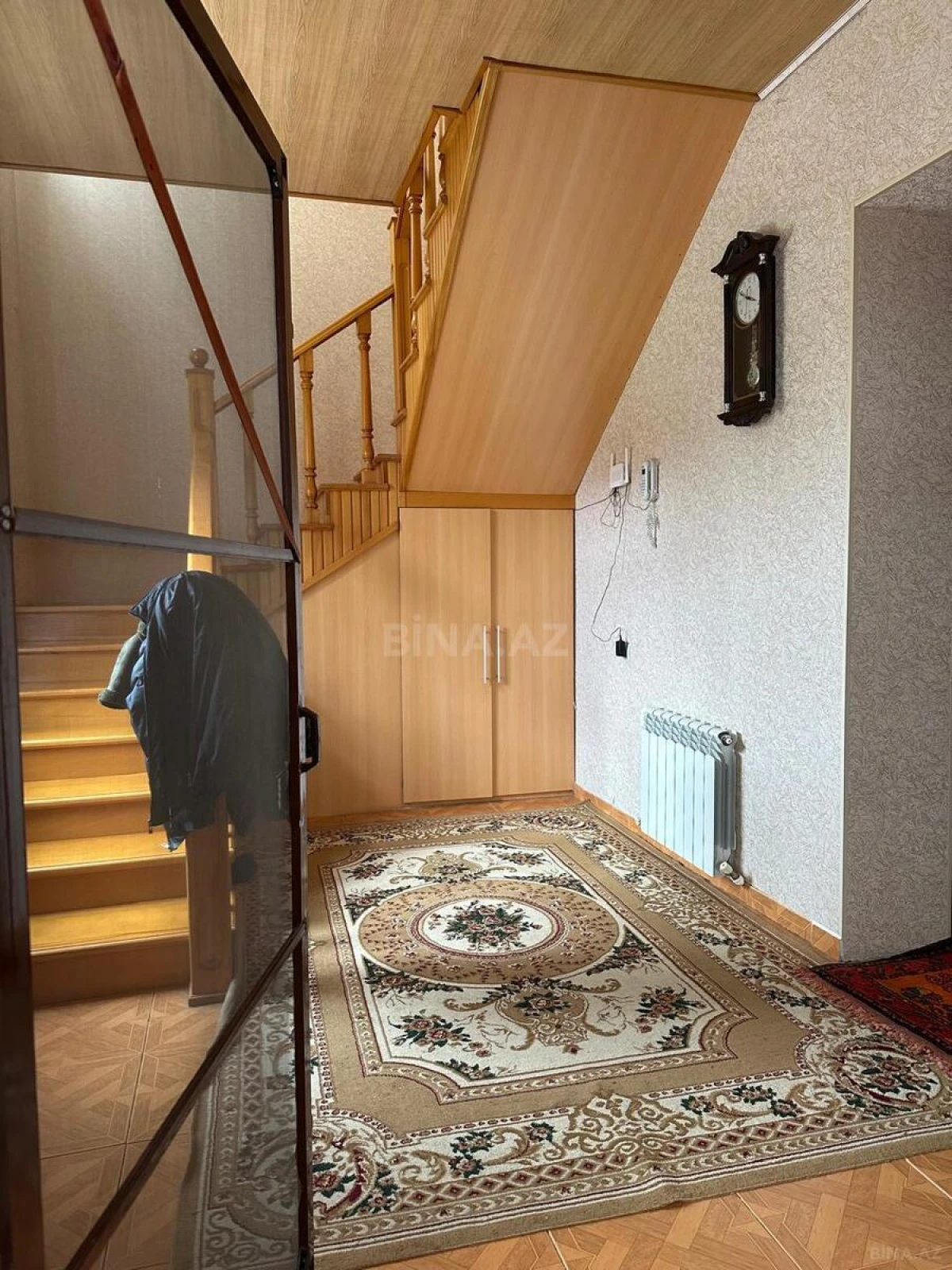 Satılır 9 otaqlı həyət evi 240 m²