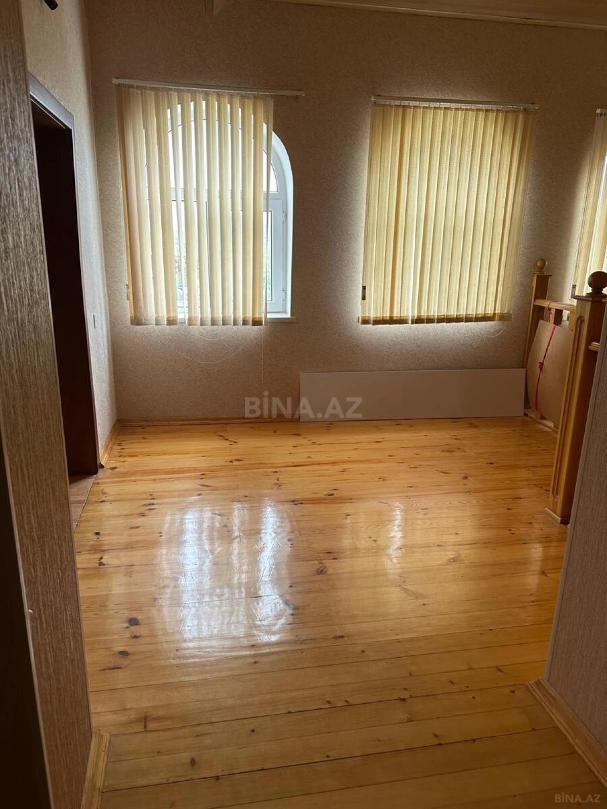 Satılır 9 otaqlı həyət evi 240 m²