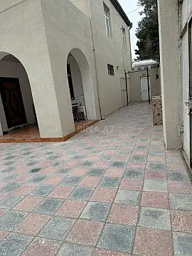 Satılır 9 otaqlı həyət evi 240 m²