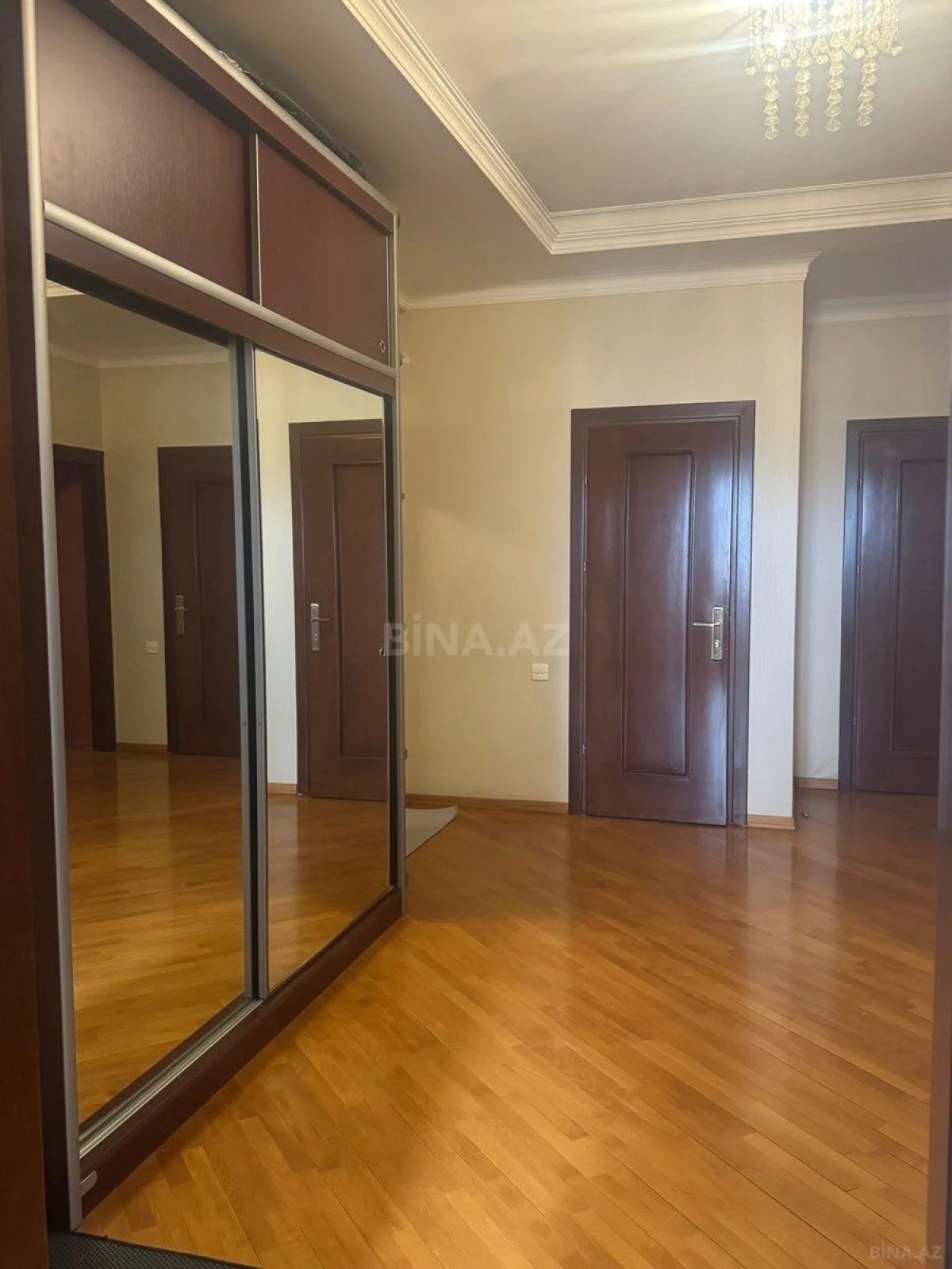 Satılır 3 otaqlı mənzil 123 m²