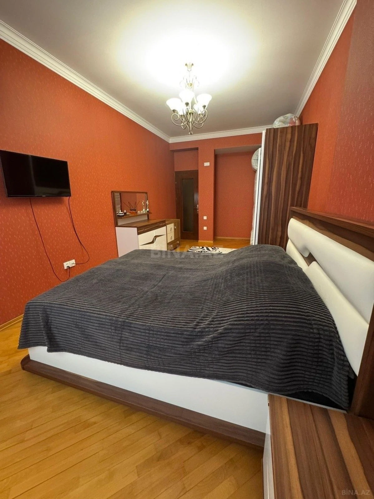 Satılır 3 otaqlı mənzil 123 m²