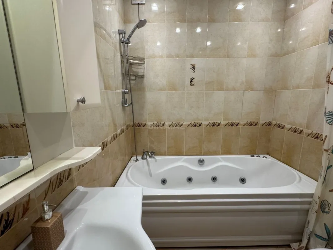 Satılır 3 otaqlı mənzil 123 m²