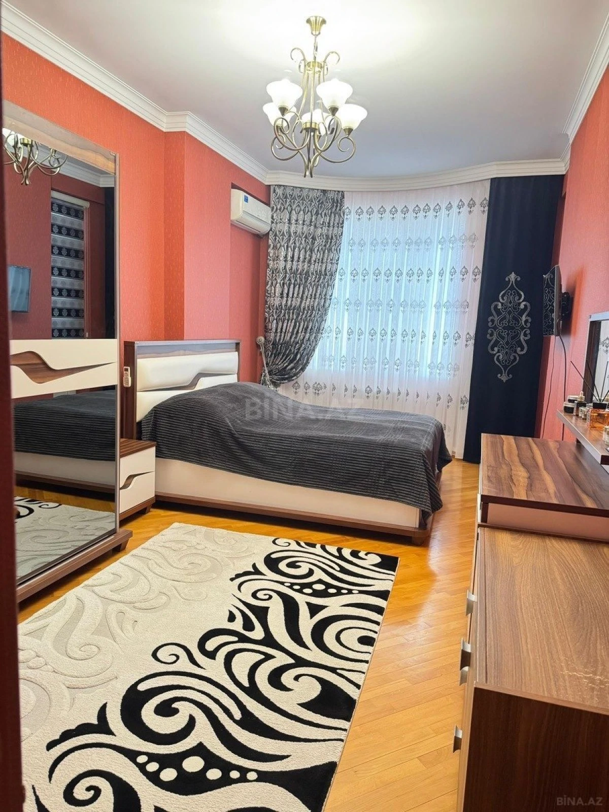 Satılır 3 otaqlı mənzil 123 m²