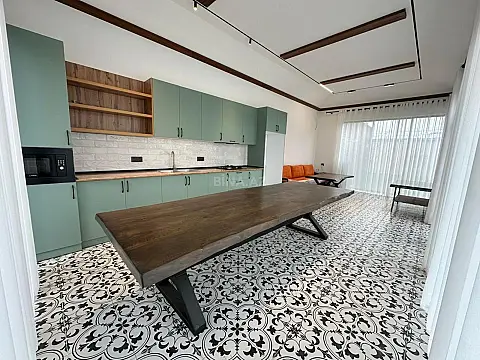 Kirayə verilir 5 otaqlı həyət evi 220 m²