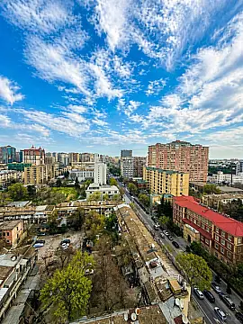 Satılır 3 otaqlı mənzil 141 m²