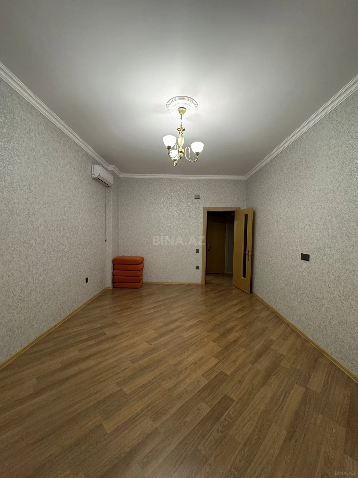 Kirayə verilir 2 otaqlı mənzil 102 m²