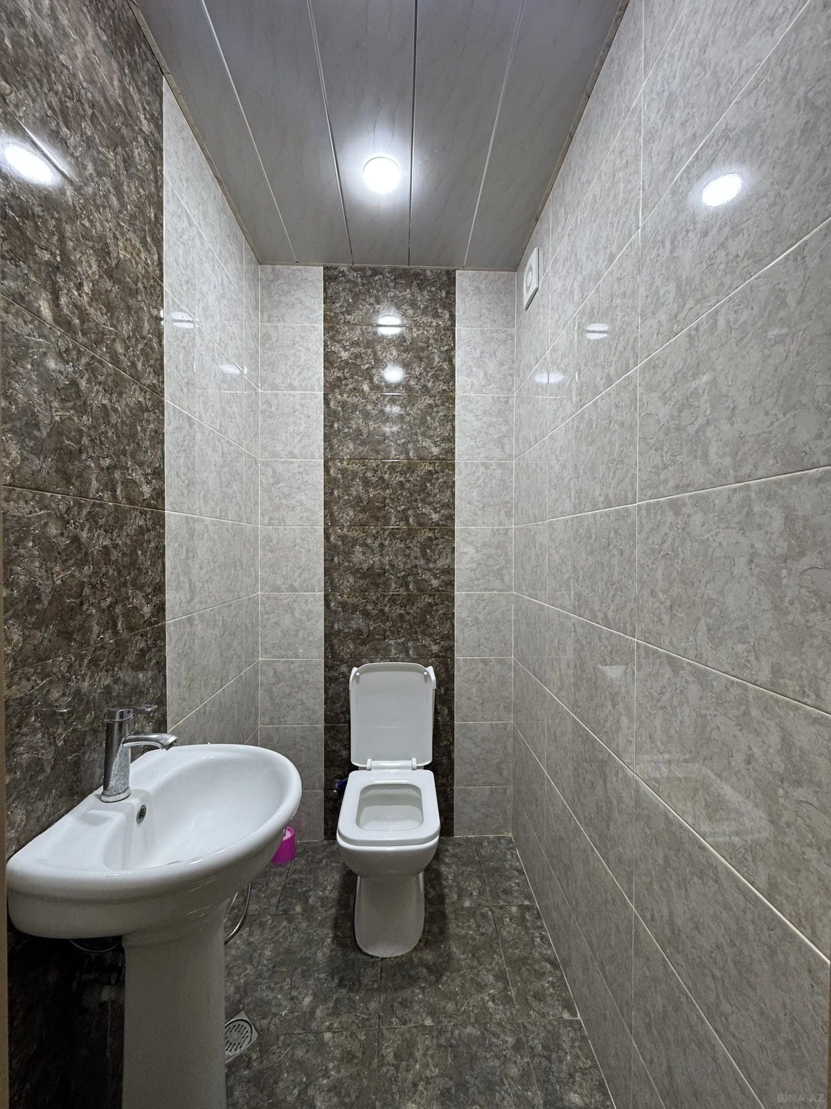 Kirayə verilir 2 otaqlı mənzil 102 m²
