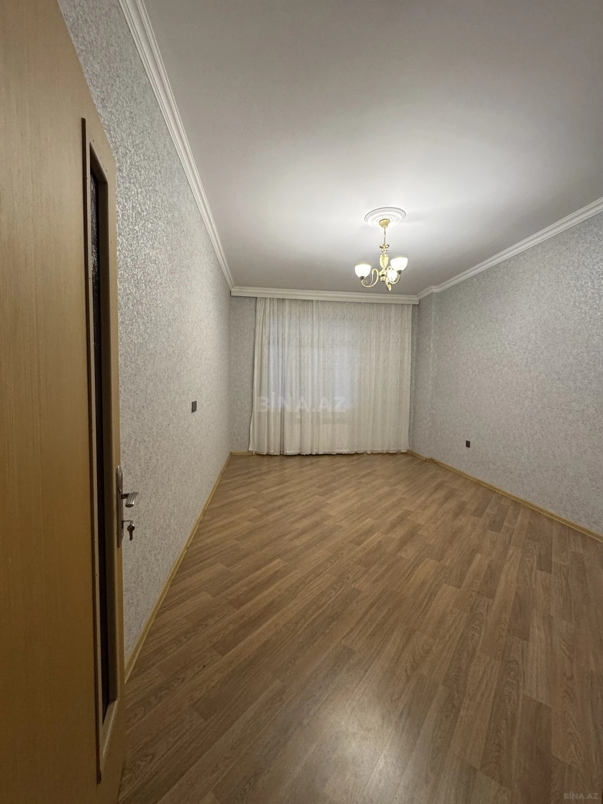Kirayə verilir 2 otaqlı mənzil 102 m²