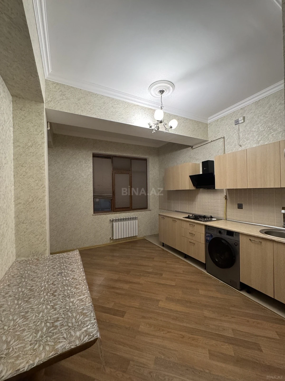 Kirayə verilir 2 otaqlı mənzil 102 m²