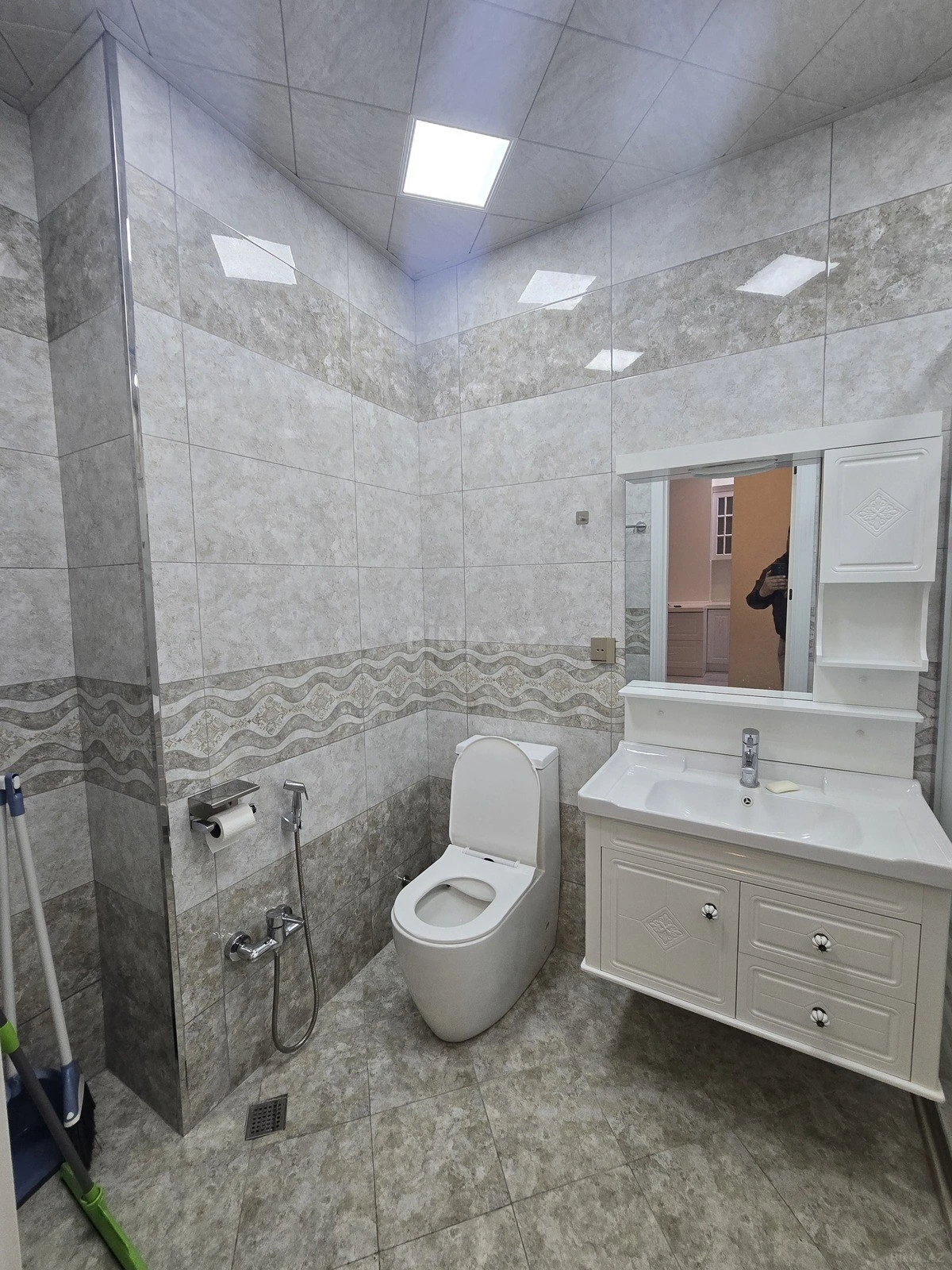 Satılır 2 otaqlı mənzil 79 m²