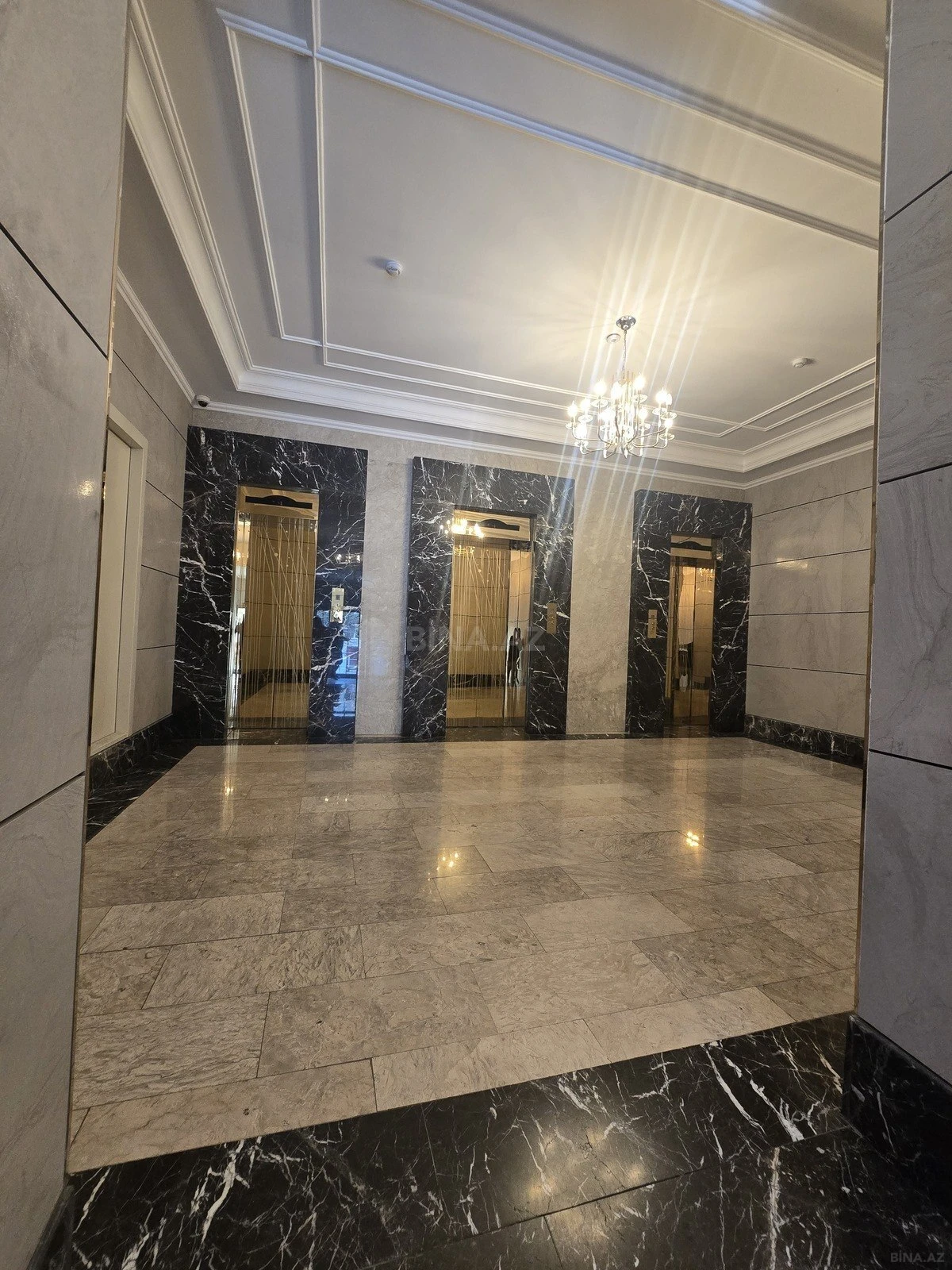 Satılır 2 otaqlı mənzil 79 m²