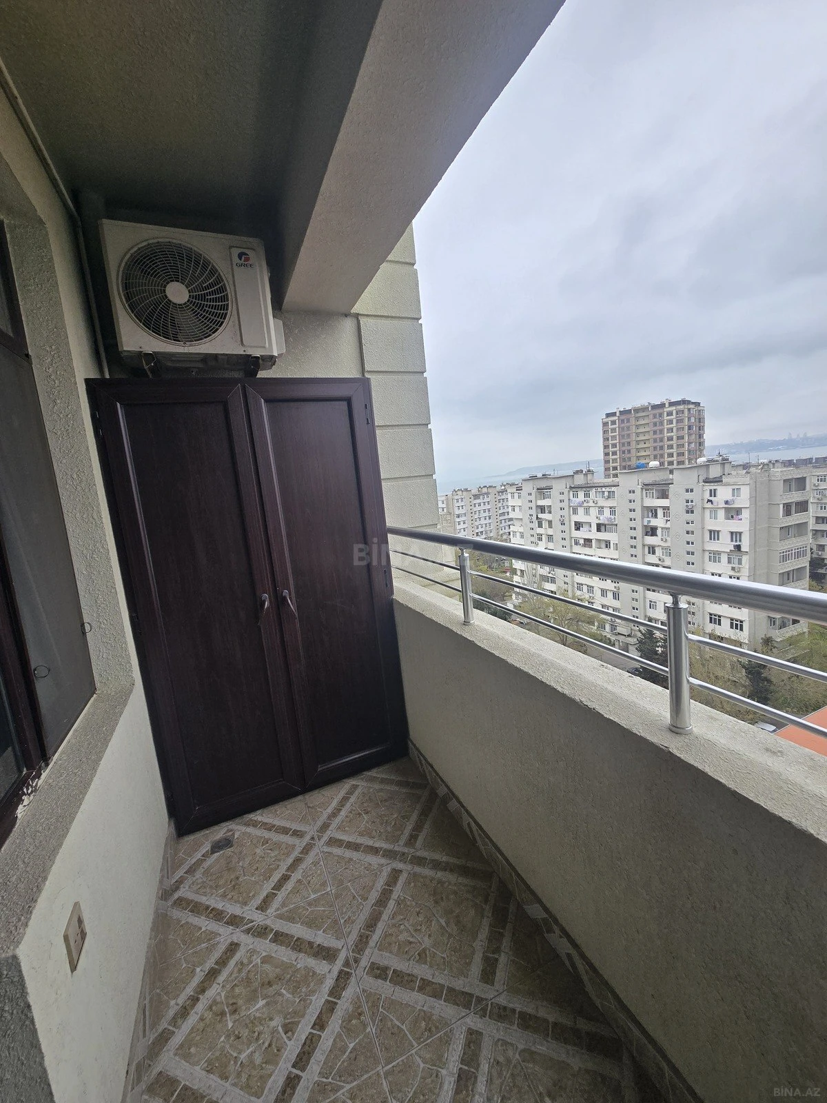 Satılır 2 otaqlı mənzil 79 m²