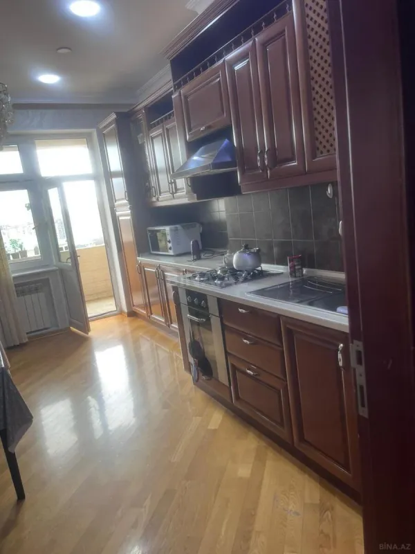 Kirayə verilir 5 otaqlı mənzil 170 m²