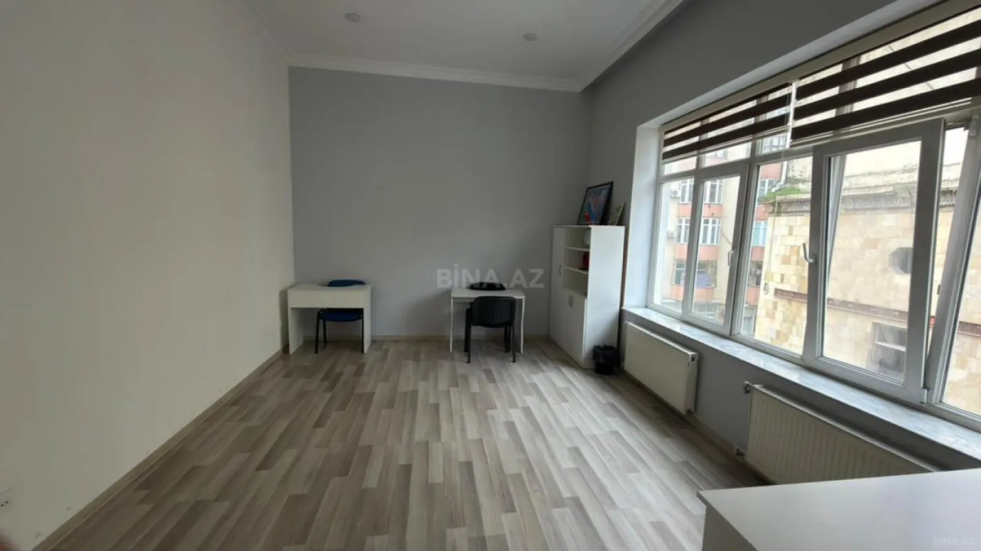 Kirayə verilir 5 otaqlı ofis 210 m²