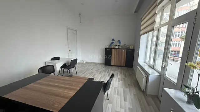 Kirayə verilir 5 otaqlı ofis 210 m²