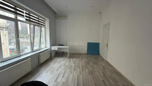 Kirayə verilir 5 otaqlı ofis 210 m²