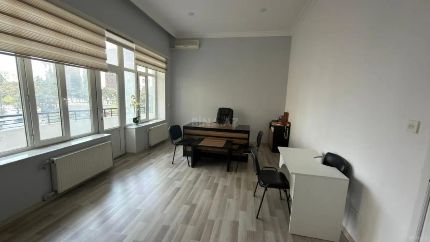 Kirayə verilir 5 otaqlı ofis 210 m²