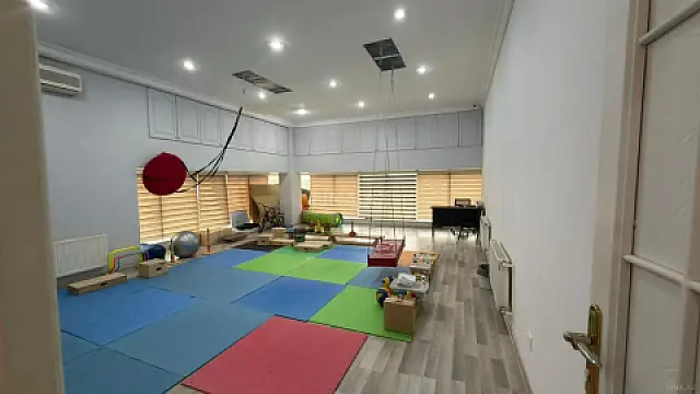 Kirayə verilir 5 otaqlı ofis 210 m²