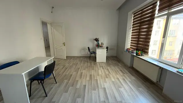 Kirayə verilir 5 otaqlı ofis 210 m²