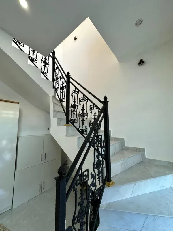 Satılır 5 otaqlı həyət evi 180 m²