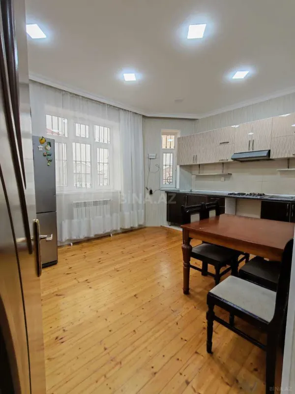 Satılır 6 otaqlı həyət evi 190 m²