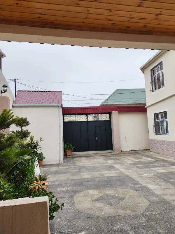 Satılır 6 otaqlı həyət evi 190 m²