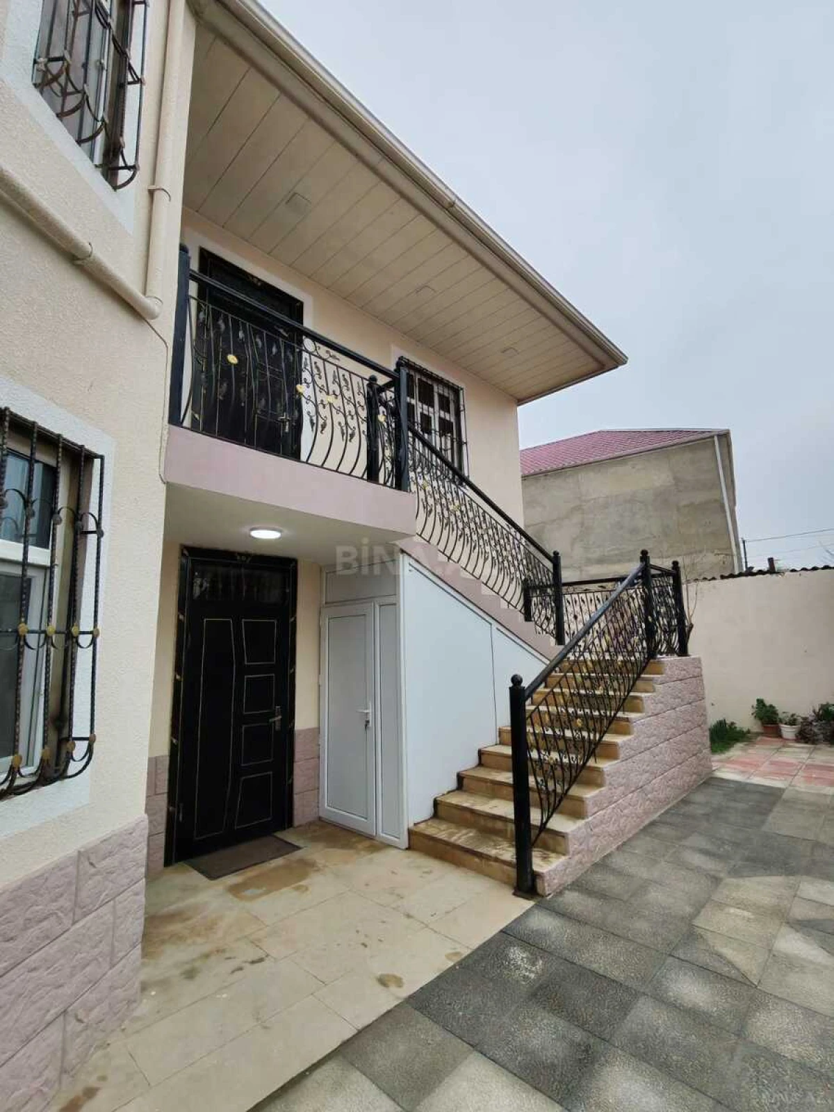 Satılır 6 otaqlı həyət evi 190 m²