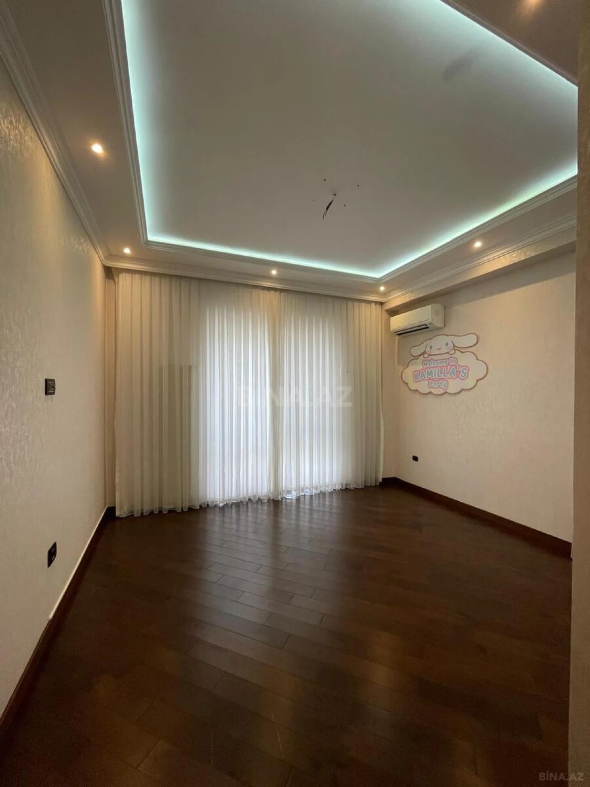 Satılır 3 otaqlı mənzil 151 m²