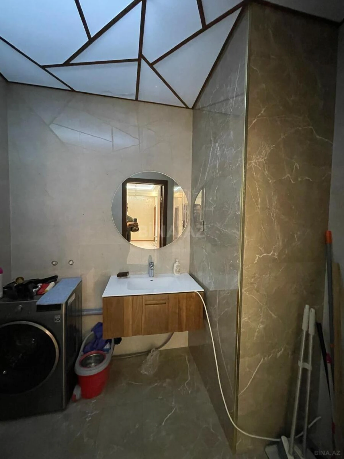 Satılır 3 otaqlı mənzil 151 m²