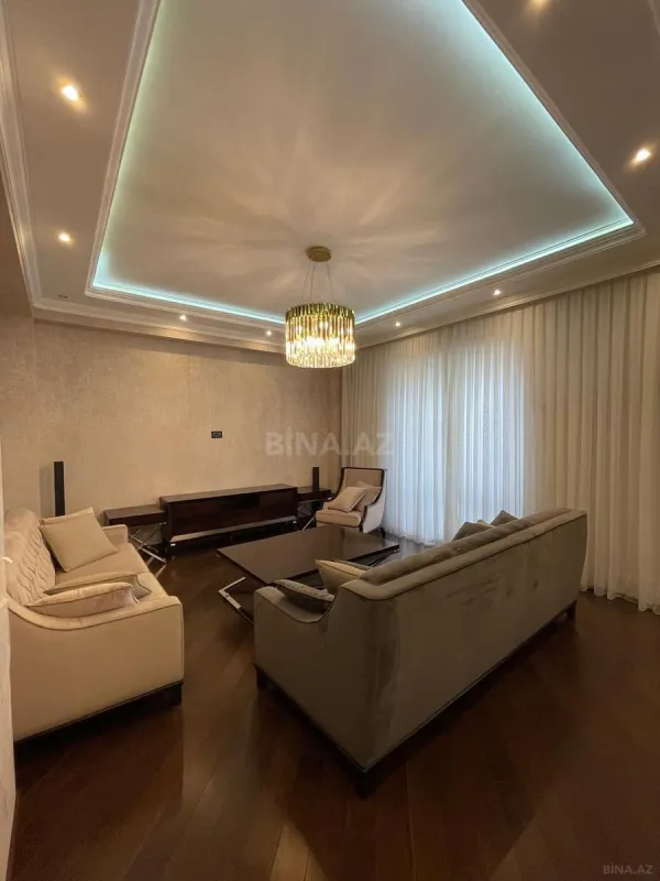 Satılır 3 otaqlı mənzil 151 m²