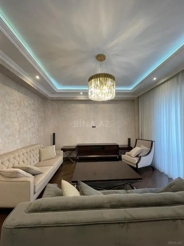 Satılır 3 otaqlı mənzil 151 m²
