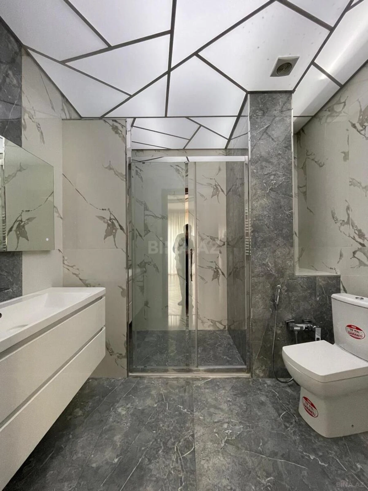 Satılır 3 otaqlı mənzil 151 m²