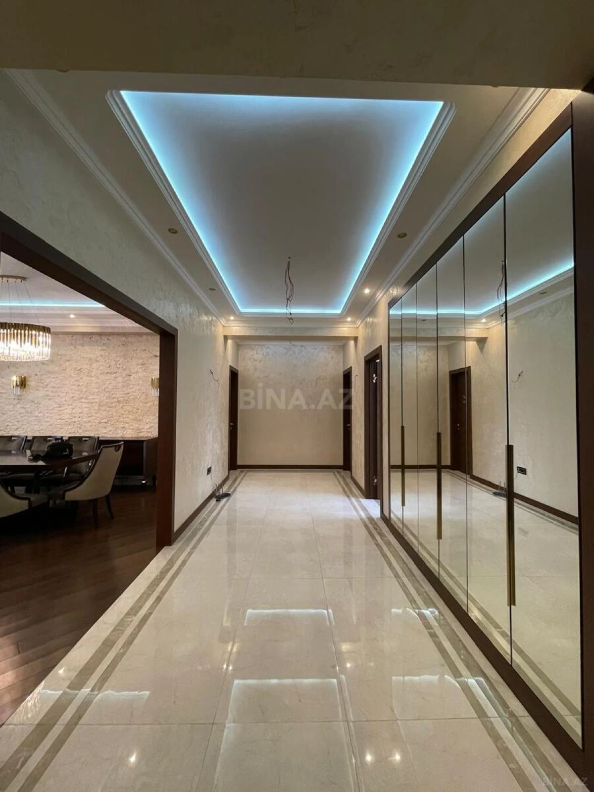 Satılır 3 otaqlı mənzil 151 m²