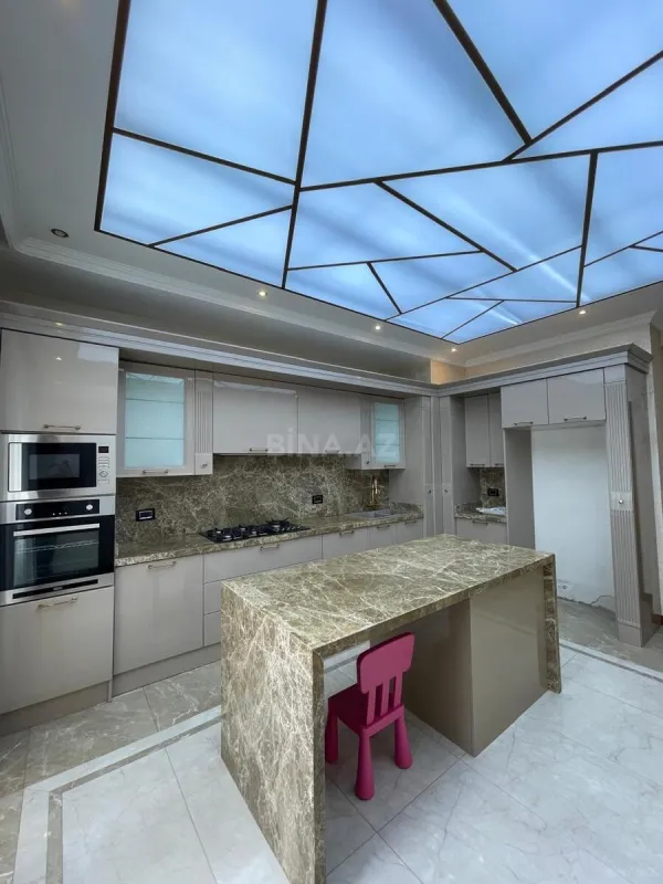 Satılır 3 otaqlı mənzil 151 m²