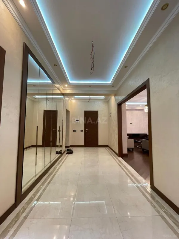 Satılır 3 otaqlı mənzil 151 m²