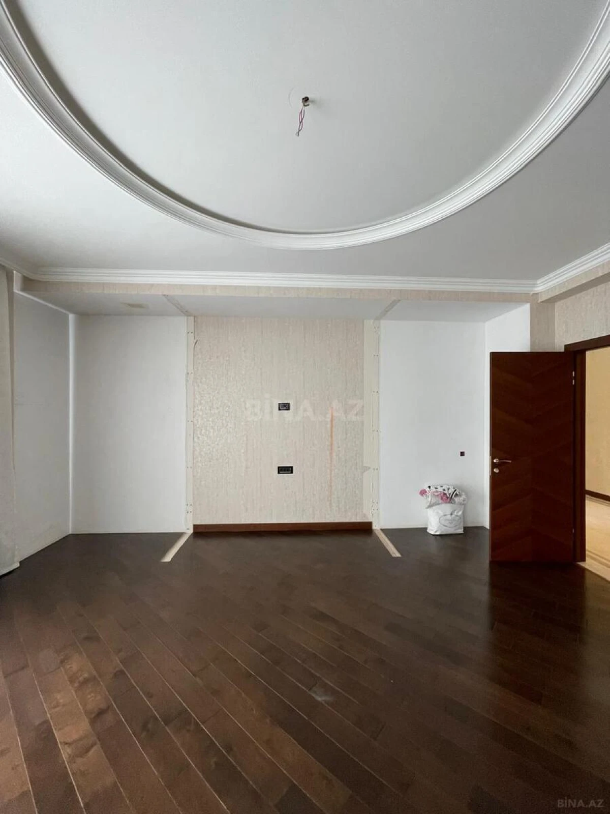 Satılır 3 otaqlı mənzil 151 m²