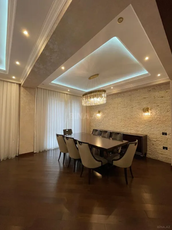 Satılır 3 otaqlı mənzil 151 m²
