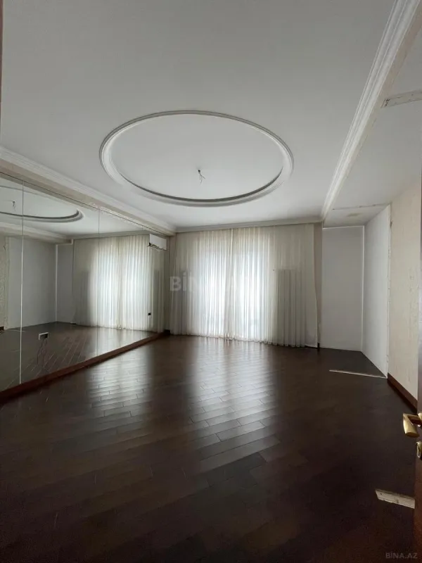 Satılır 3 otaqlı mənzil 151 m²