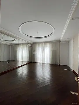 Satılır 3 otaqlı mənzil 151 m²