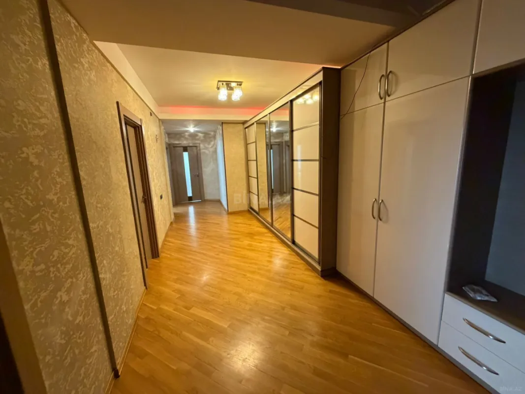 Satılır 3 otaqlı mənzil 124 m²
