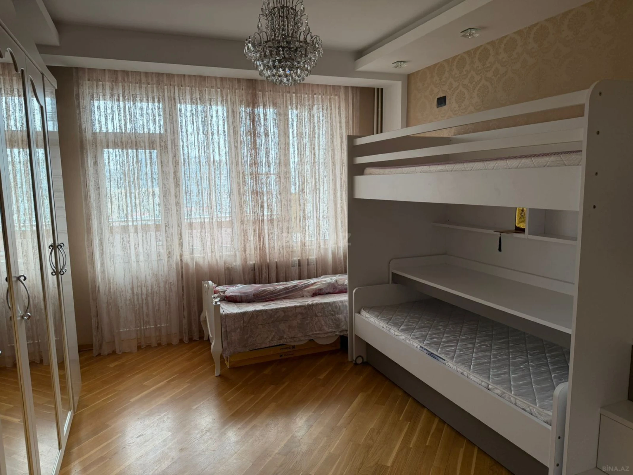 Satılır 3 otaqlı mənzil 124 m²