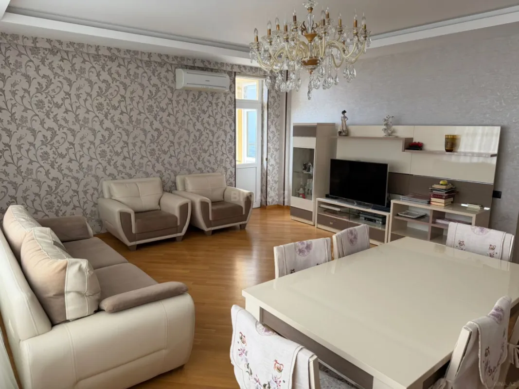 Satılır 3 otaqlı mənzil 124 m²