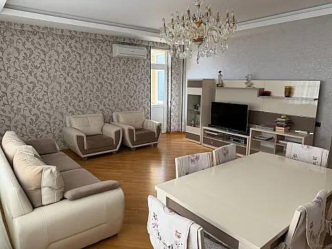 Satılır 3 otaqlı mənzil 124 m²