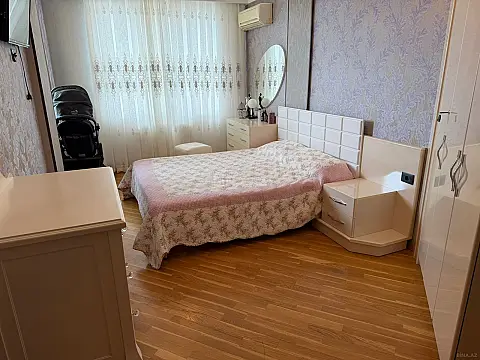 Satılır 3 otaqlı mənzil 124 m²