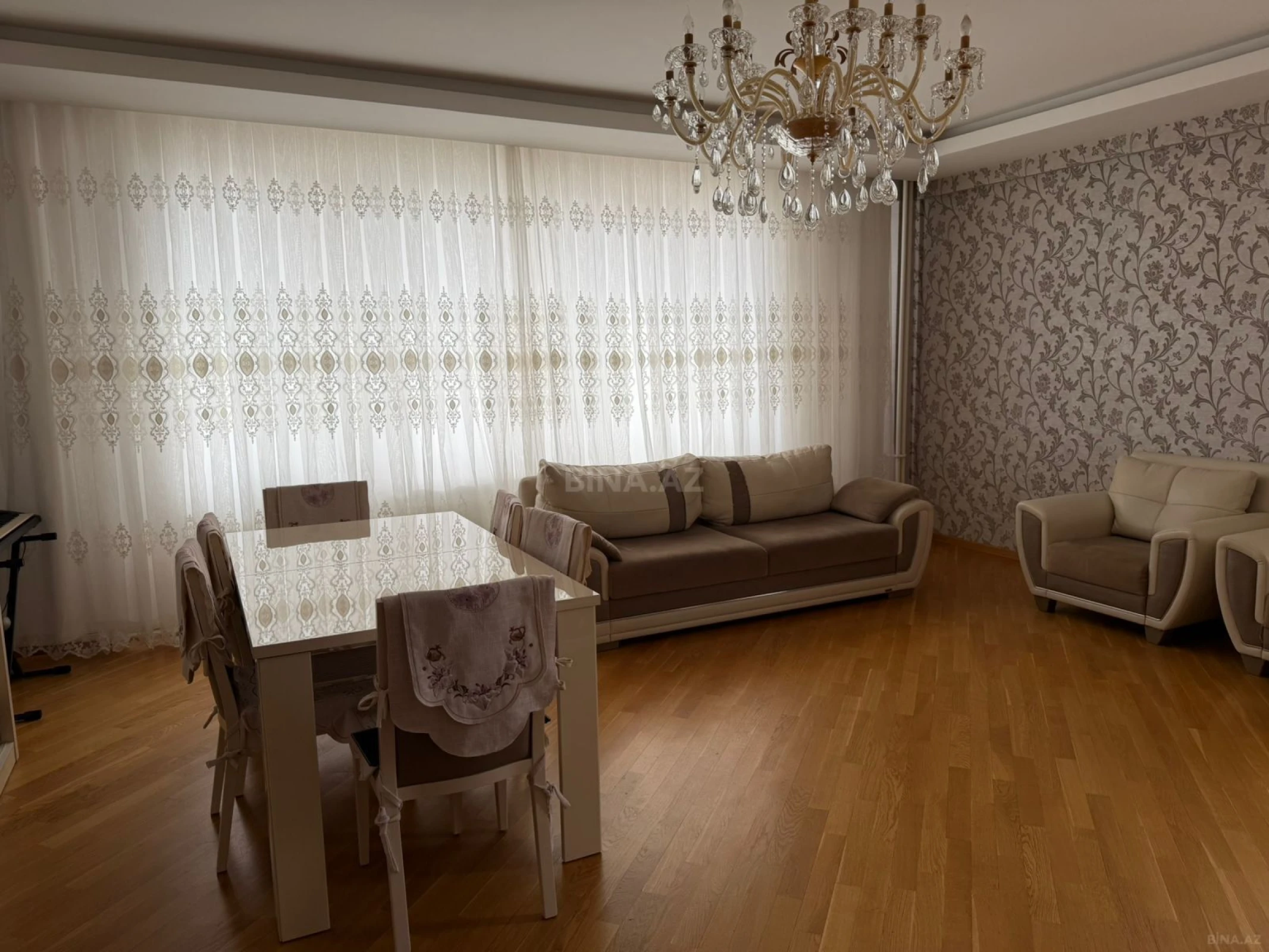 Satılır 3 otaqlı mənzil 124 m²