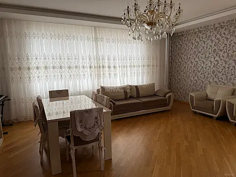 Satılır 3 otaqlı mənzil 124 m²
