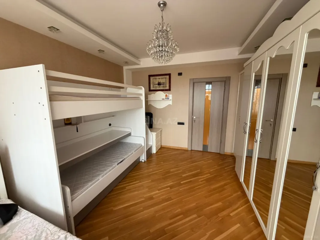 Satılır 3 otaqlı mənzil 124 m²