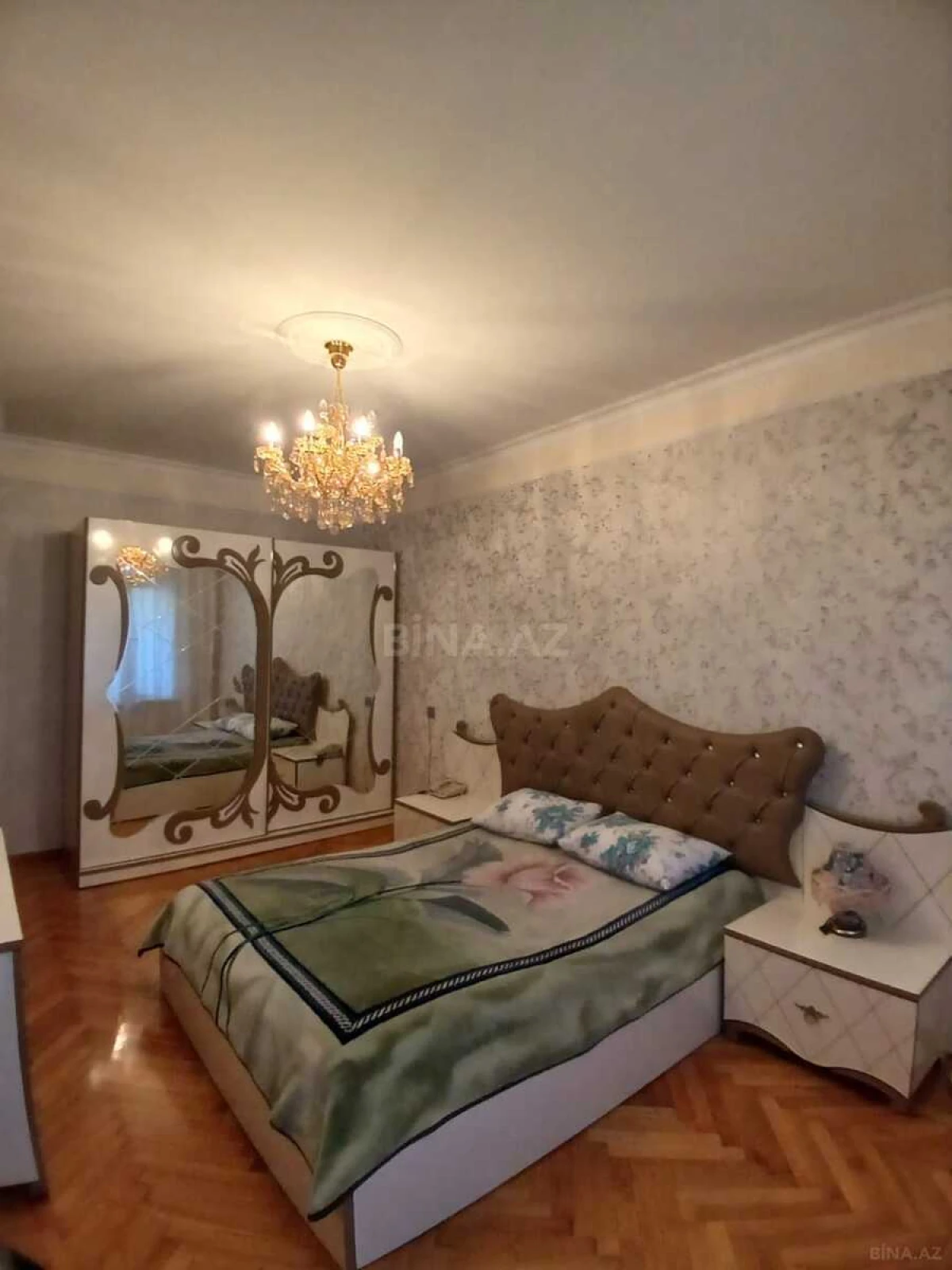 Satılır 4 otaqlı mənzil 110 m²