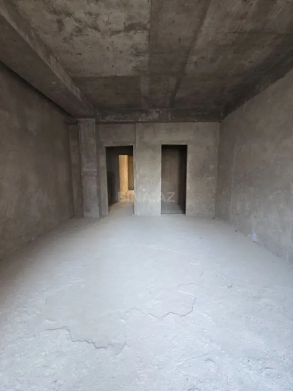 Satılır 4 otaqlı mənzil 161 m²